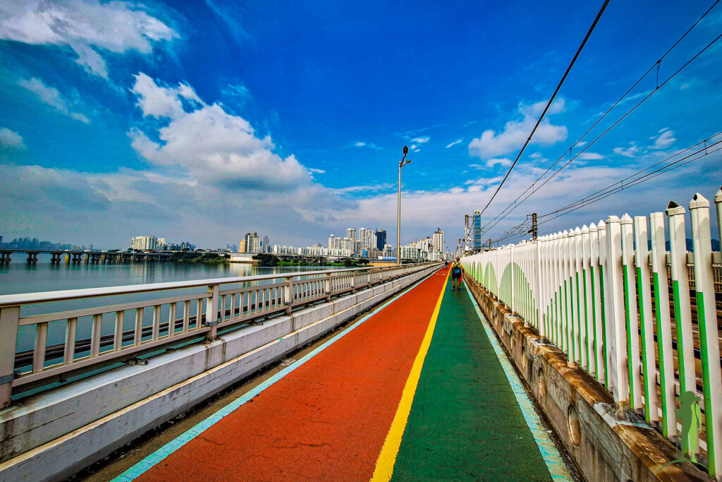 Things to do in Seoul - Han River bridge walk